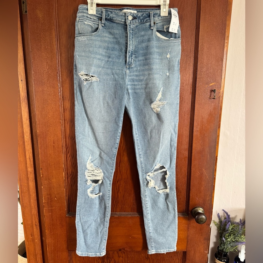 NWT Abercrombie & Fitch Light Blue Distressed Super Skinny Ankle High Rise